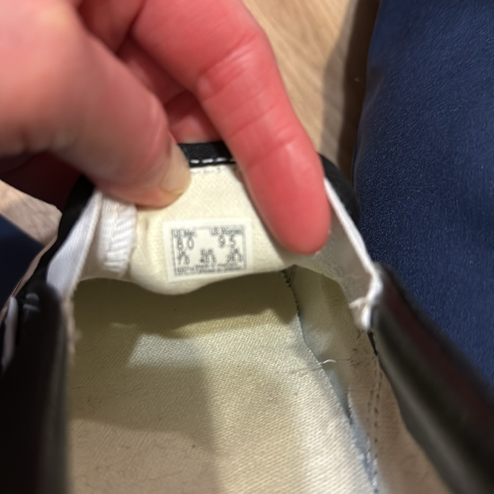 Vans Classic Black and White Slip-Ons, NEW - Picture 11 of 11